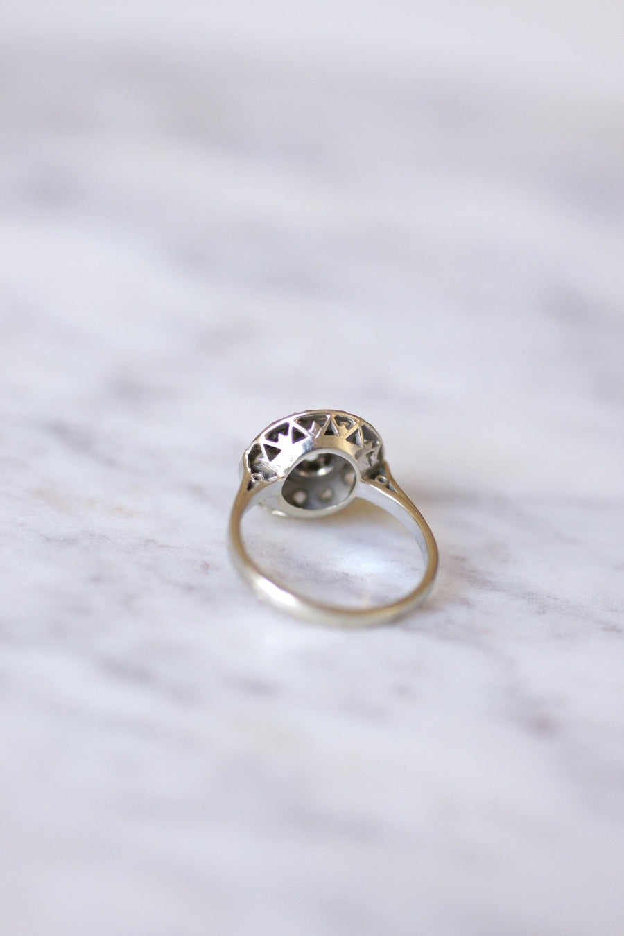 Art Deco style round engagement ring in white gold and diamonds - Galerie Pénélope
