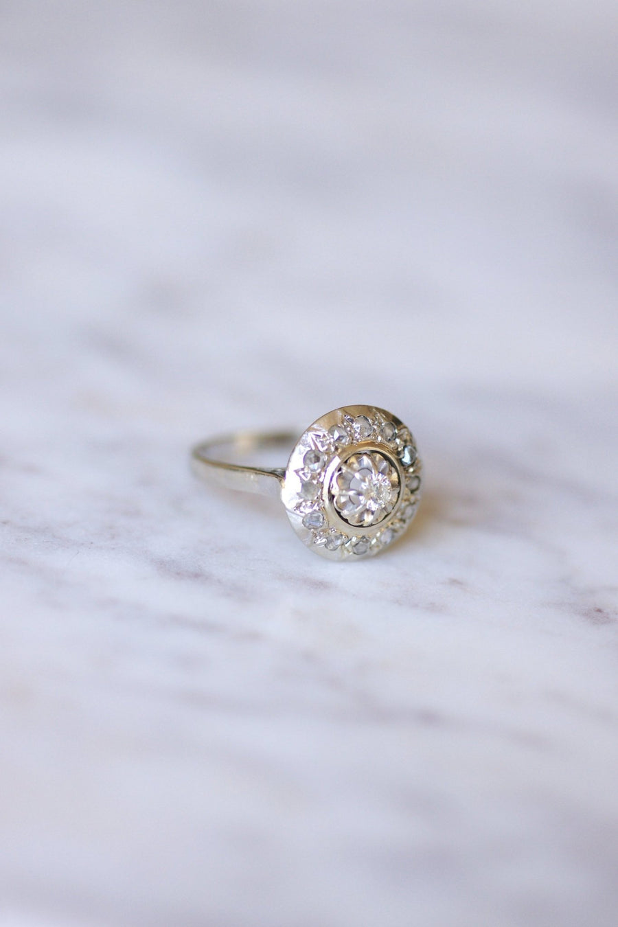 Art Deco style round engagement ring in white gold and diamonds - Galerie Pénélope