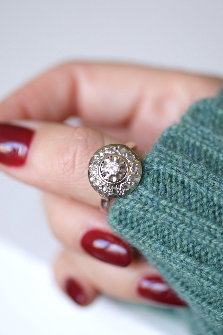 Art Deco style round engagement ring in white gold and diamonds - Galerie Pénélope
