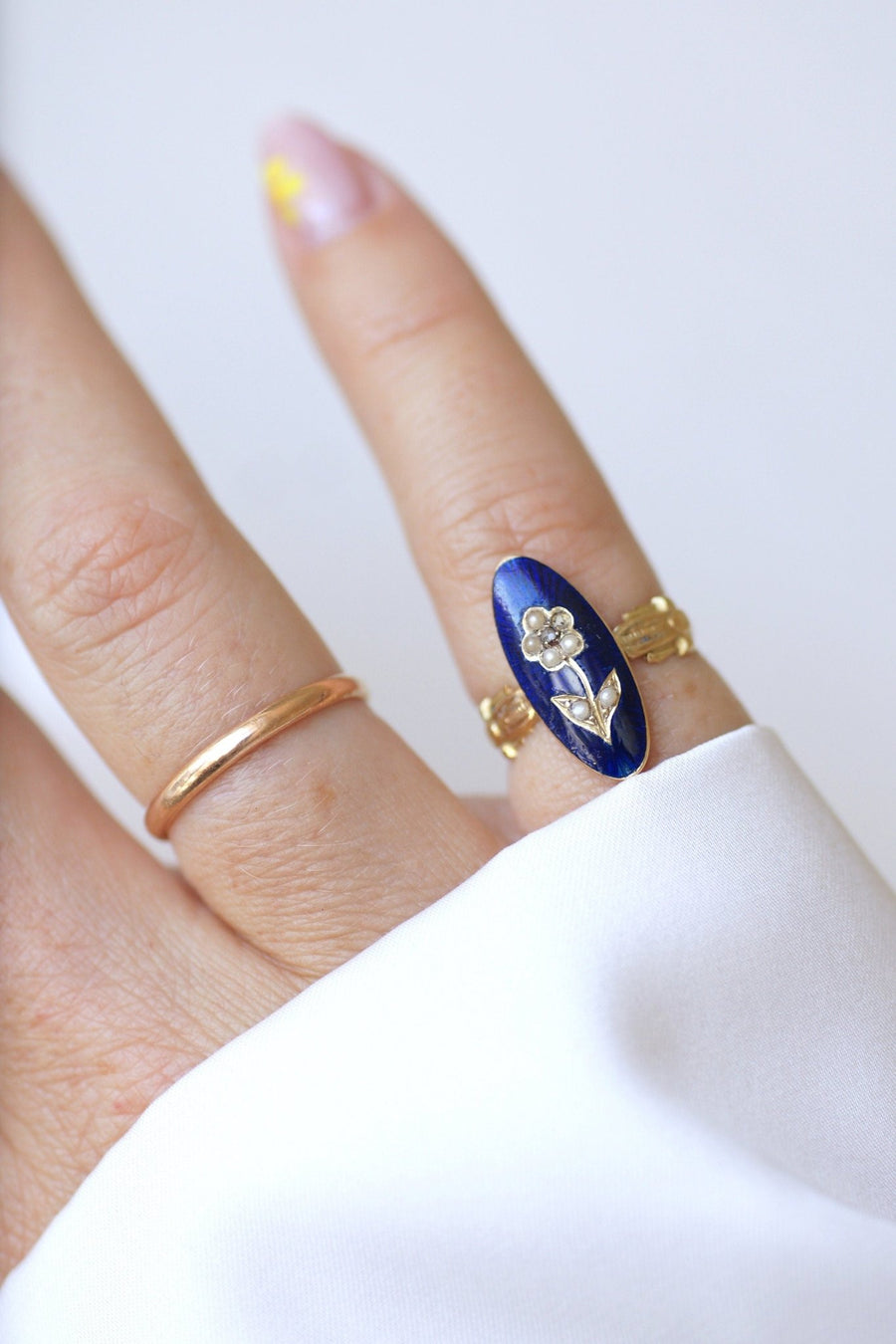 Sentimental flower ring with pearls on enamel - Galerie Pénélope