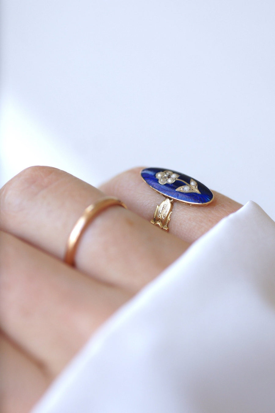 Sentimental flower ring with pearls on enamel - Galerie Pénélope