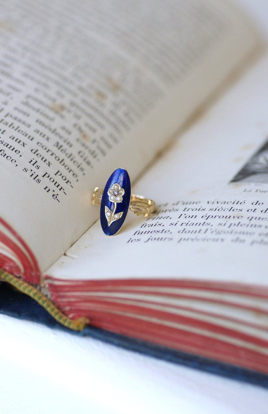 Sentimental flower ring with pearls on enamel - Galerie Pénélope