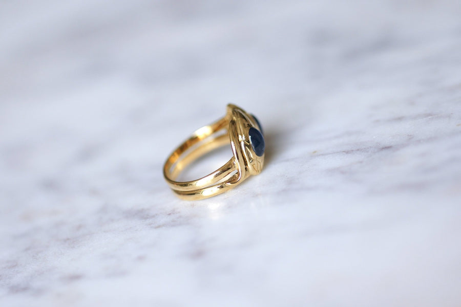 Yellow gold and cabochon sapphires Victorian coiled snakes ring - Galerie Pénélope