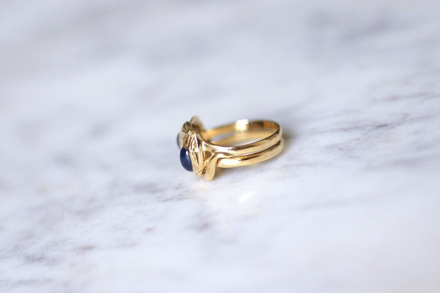 Yellow gold and cabochon sapphires Victorian coiled snakes ring - Galerie Pénélope