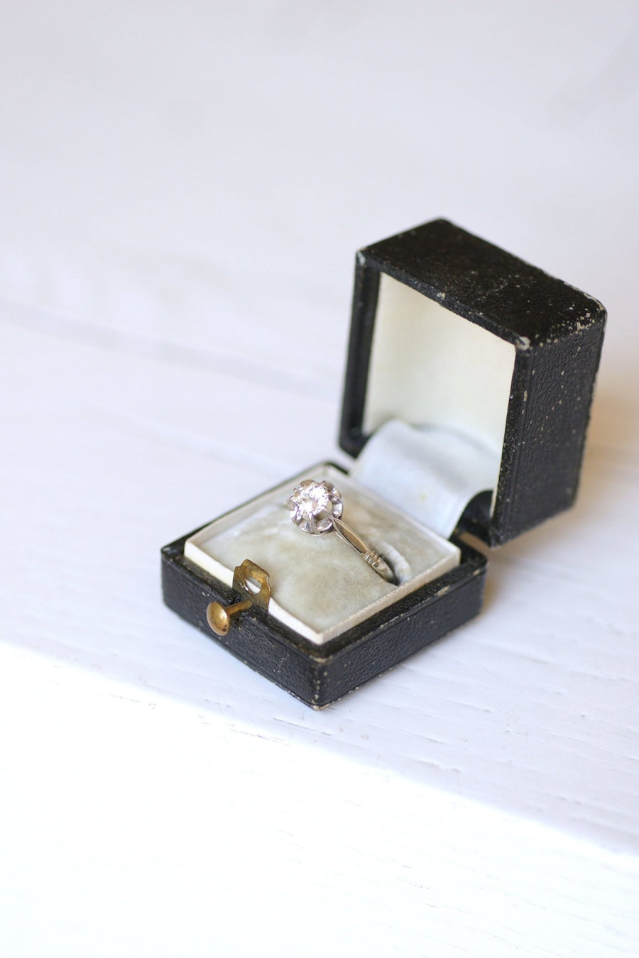 Solitaire ring in white gold, platinum and diamond 0.40 Ct - Galerie Pénélope