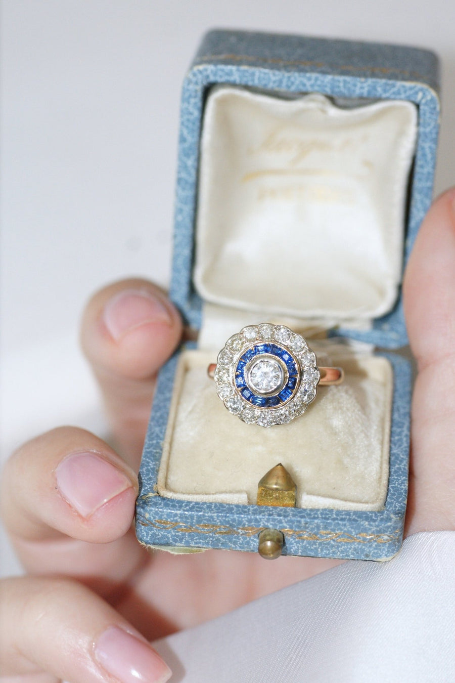 Art Deco style ring with diamonds and sapphires - Penelope Gallery