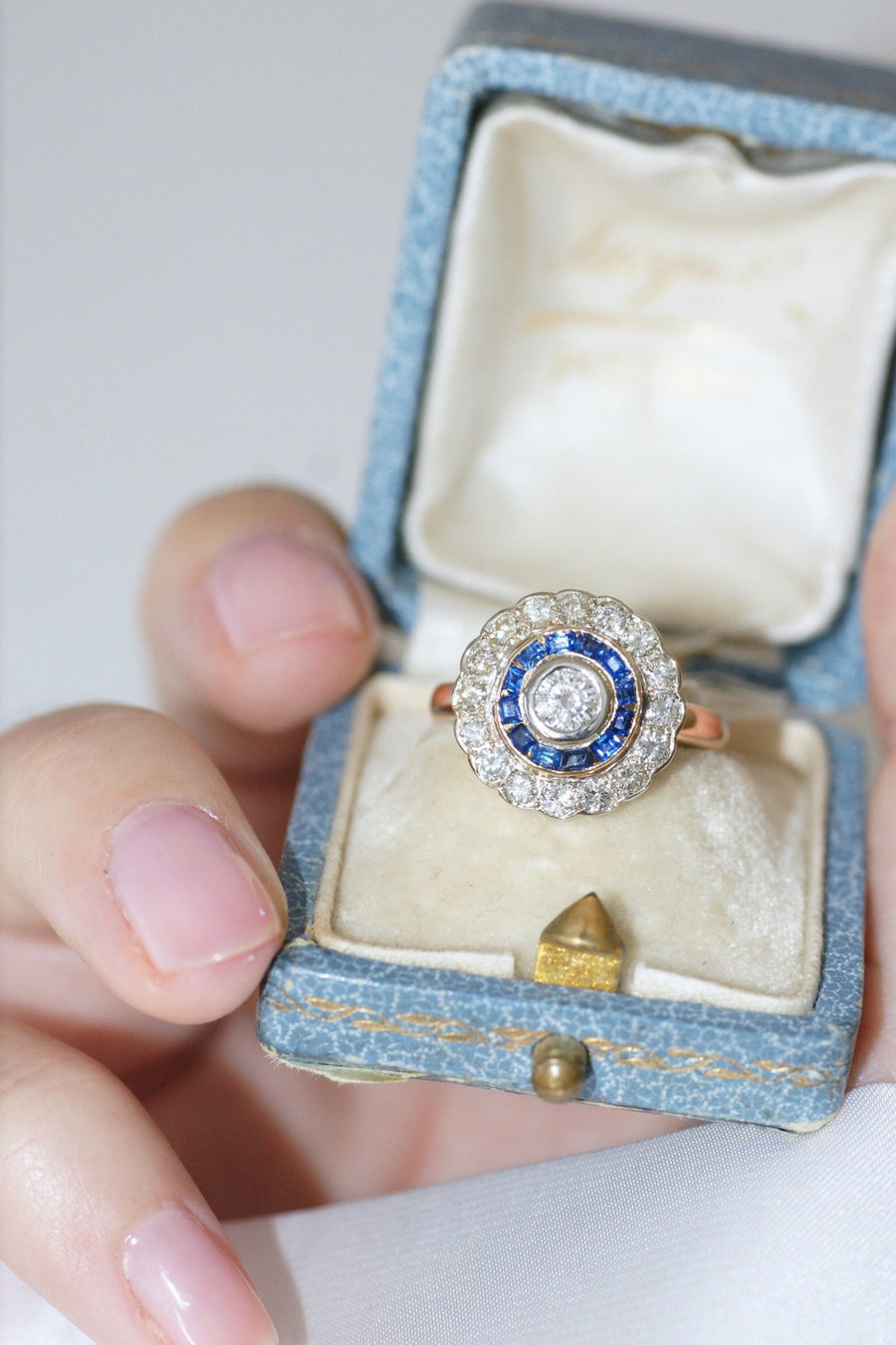 Art Deco style ring with diamonds and sapphires - Penelope Gallery