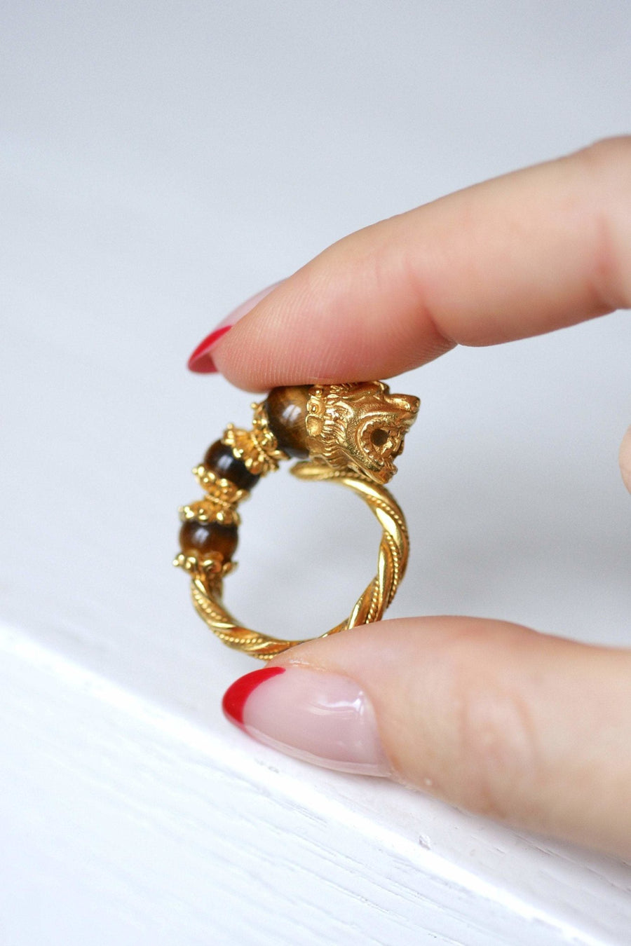 Ilias Lalaounis lion head ring in yellow gold and tiger eye quartz - Penelope Gallery