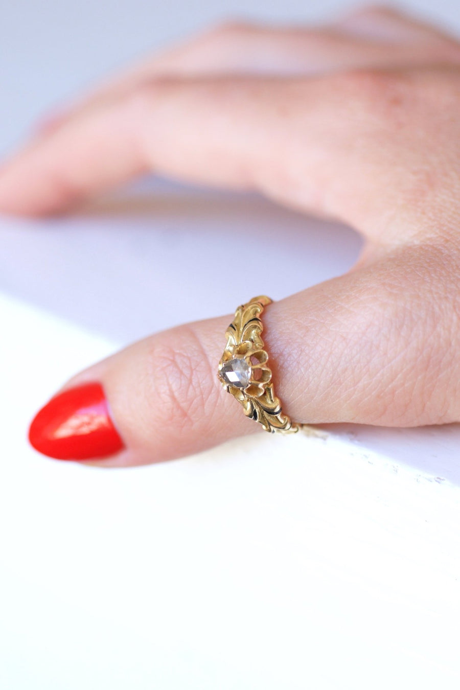 Enamelled Victorian ring in gold and crowned rose cut diamond - Galerie Pénélope