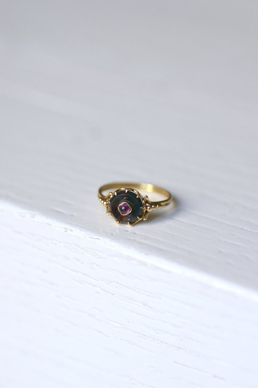 18Kt yellow gold Victorian garnet and blood jasper ring - Galerie Pénélope