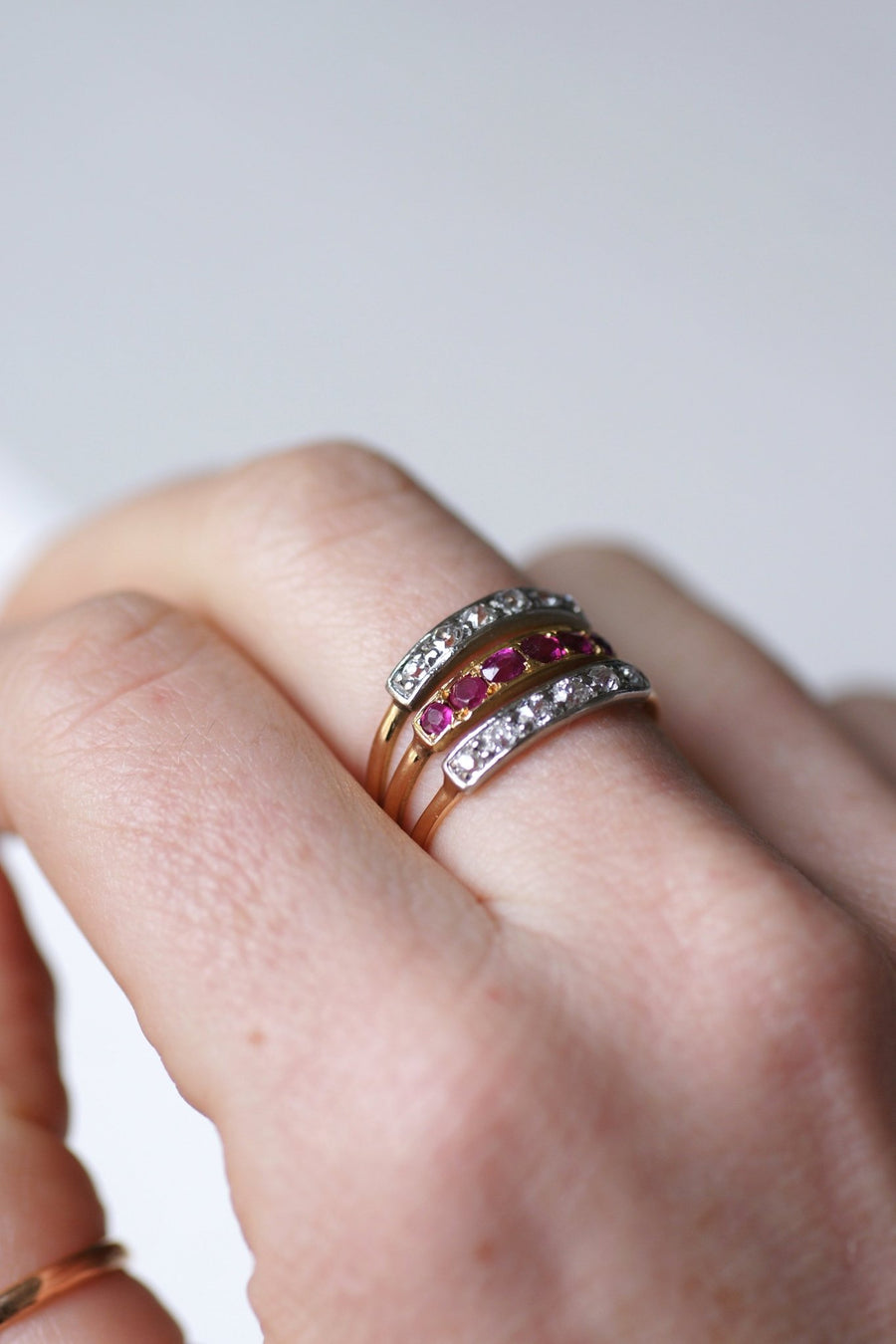 Victorian triple ring in pink gold, platinum, rubies and diamonds - Galerie Pénélope