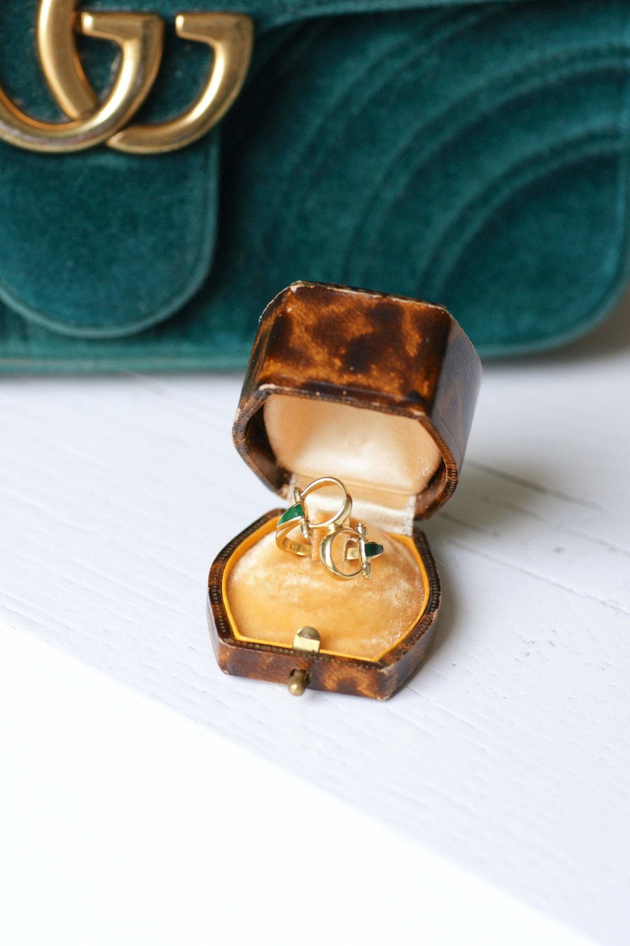 Vintage Gucci ring with yellow gold and green enamel bits, 1970s - Galerie Pénélope