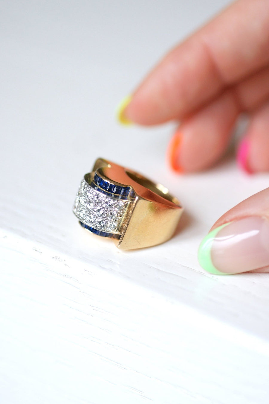 Vintage Art Deco pink gold and platinum Tank ring set with diamonds and sapphires - Galerie Pénélope