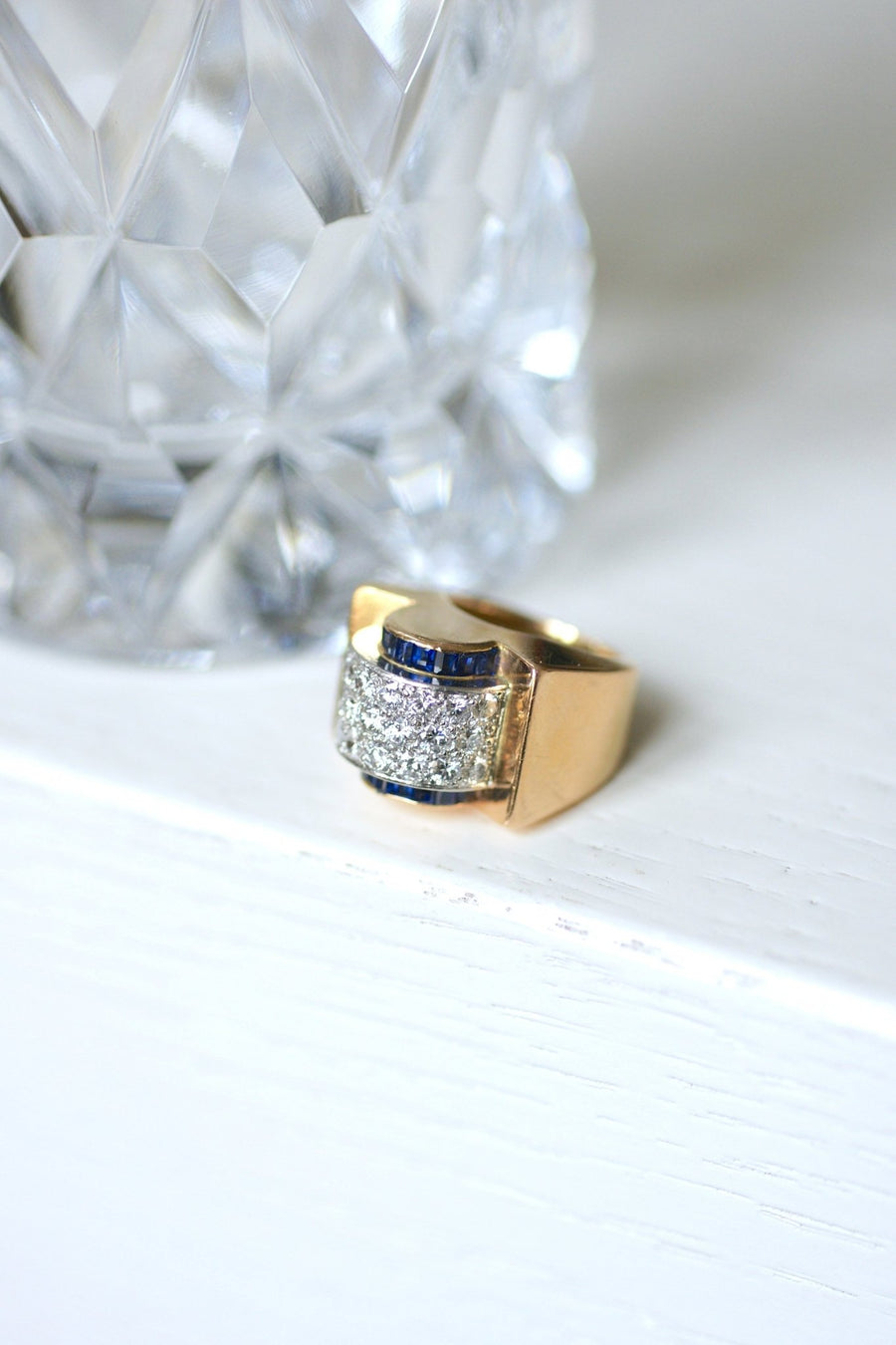 Vintage Art Deco pink gold and platinum Tank ring set with diamonds and sapphires - Galerie Pénélope