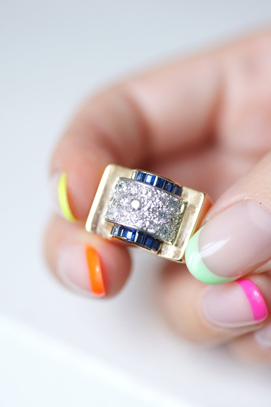 Vintage Art Deco pink gold and platinum Tank ring set with diamonds and sapphires - Galerie Pénélope