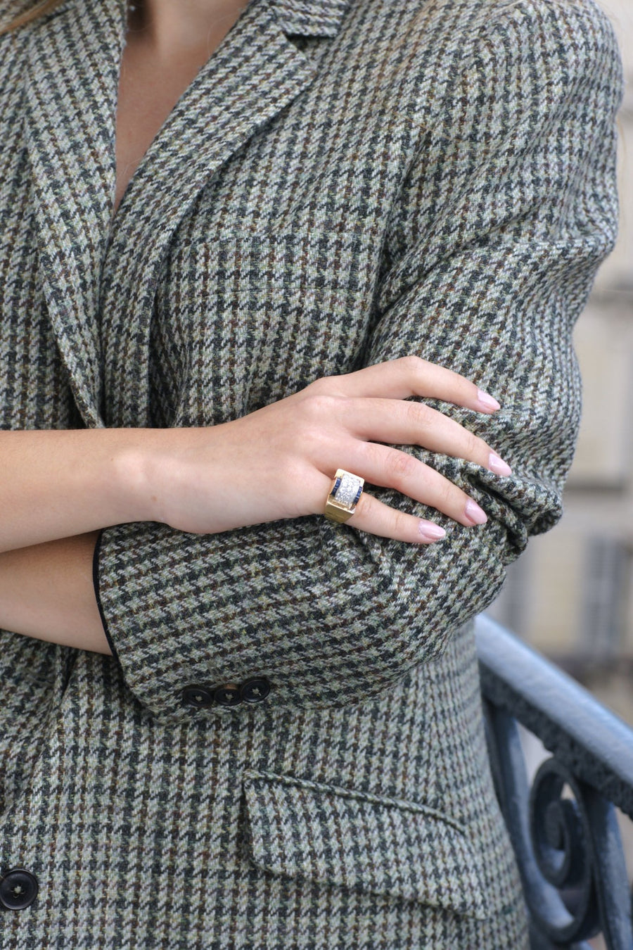 Vintage Art Deco pink gold and platinum Tank ring set with diamonds and sapphires - Galerie Pénélope