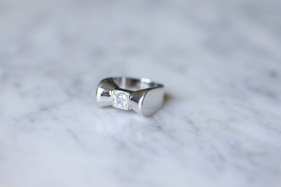 Vintage Art Deco white gold and diamond Tank knot ring - Galerie Pénélope
