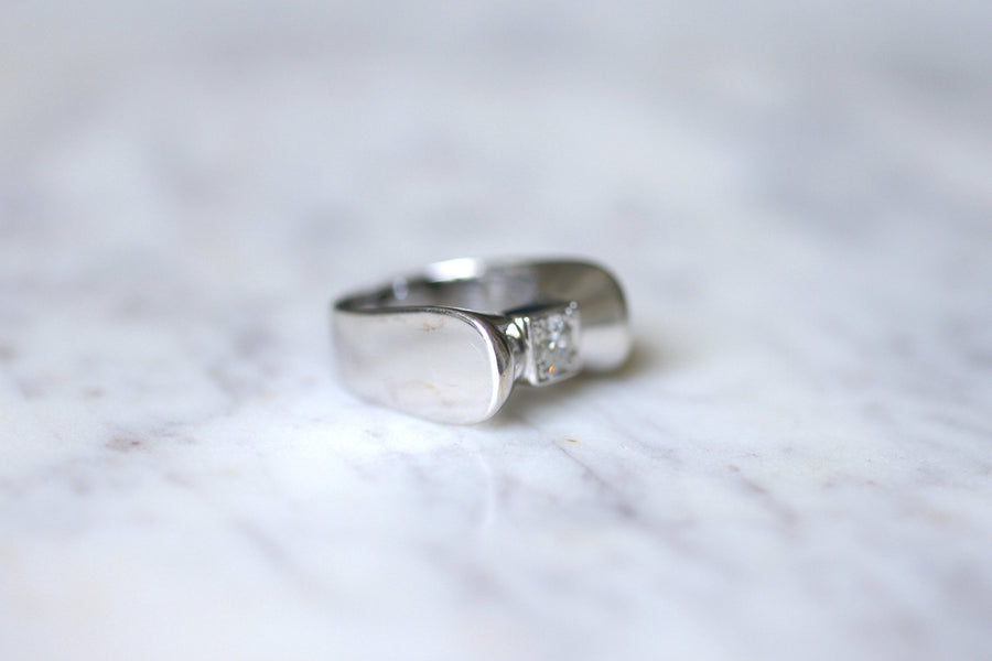 Vintage Art Deco white gold and diamond Tank knot ring - Galerie Pénélope