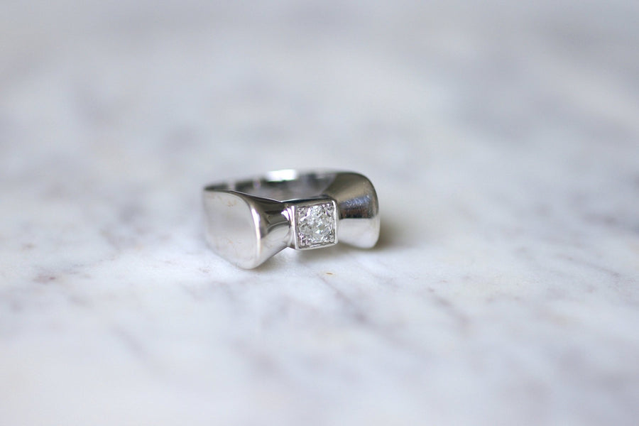 Vintage Art Deco white gold and diamond Tank knot ring - Galerie Pénélope