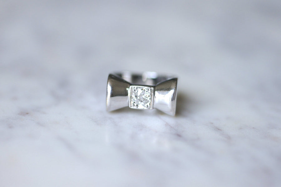 Vintage Art Deco white gold and diamond Tank knot ring - Galerie Pénélope