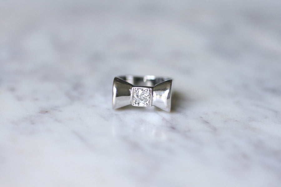 Vintage Art Deco white gold and diamond Tank knot ring - Galerie Pénélope