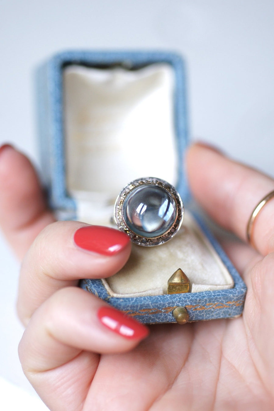 Vintage blue topaz and diamonds on gold and silver ring - Galerie Pénélope