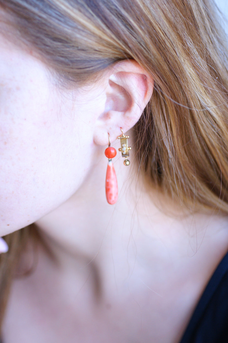 Antique gold and coral drop dangling earrings - Galerie Pénélope