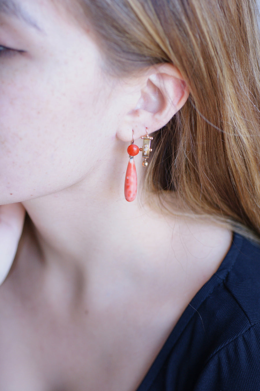 Antique gold and coral drop dangling earrings - Galerie Pénélope