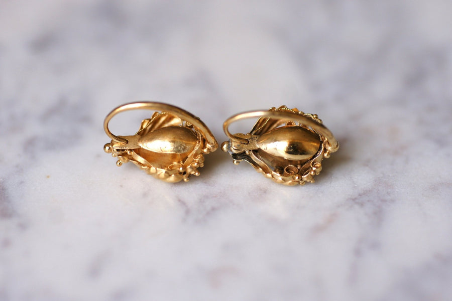 Antique gold and amethyst sleeper earrings - Galerie Pénélope