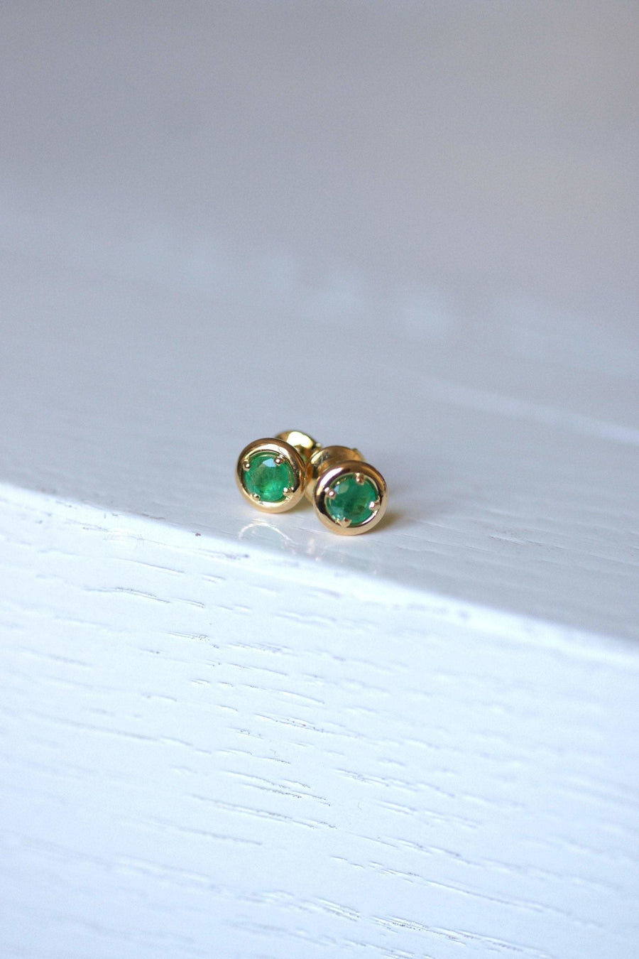 Earrings, studs, gold and emeralds - Galerie Pénélope