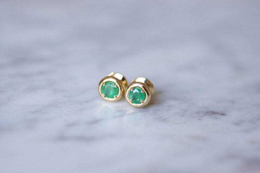 Earrings, studs, gold and emeralds - Galerie Pénélope