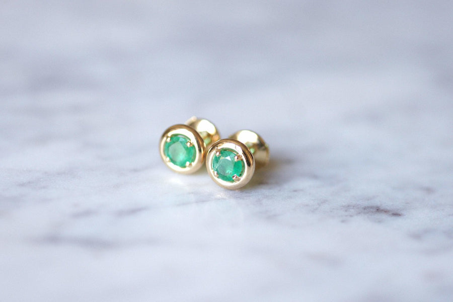 Earrings, studs, gold and emeralds - Galerie Pénélope