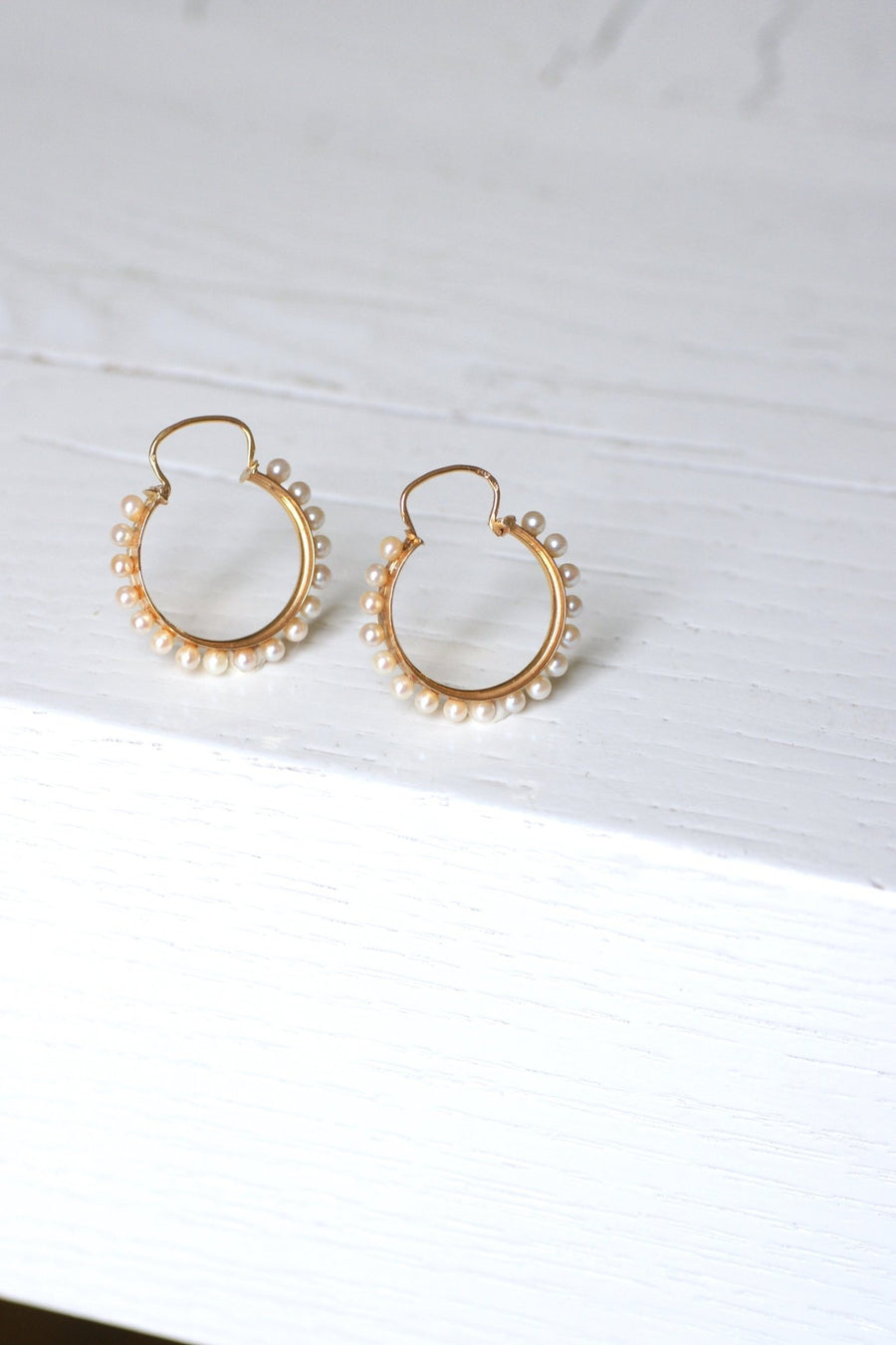 Gold and pearl creole earrings - Galerie Pénélope