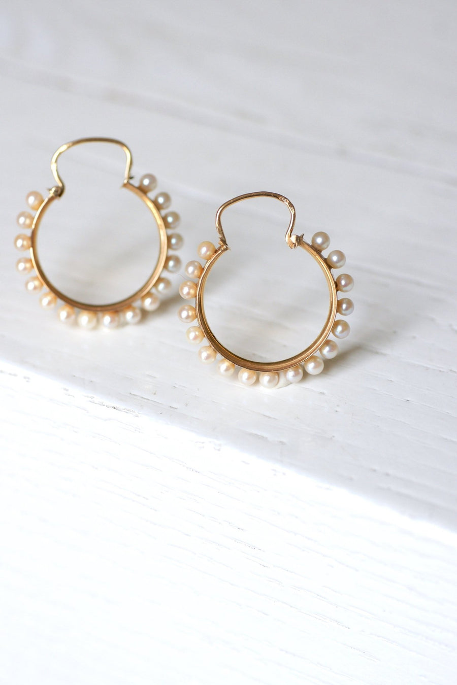 Gold and pearl creole earrings - Galerie Pénélope
