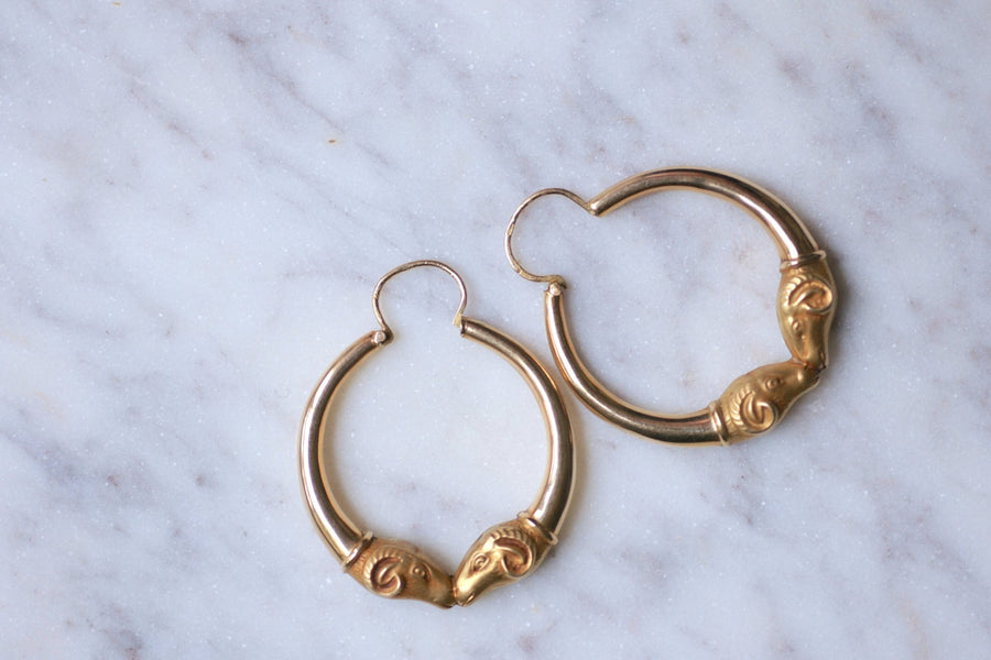 Creole earrings ram's head in yellow gold, 70's - Galerie Pénélope