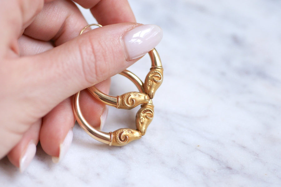 Creole earrings ram's head in yellow gold, 70's - Galerie Pénélope