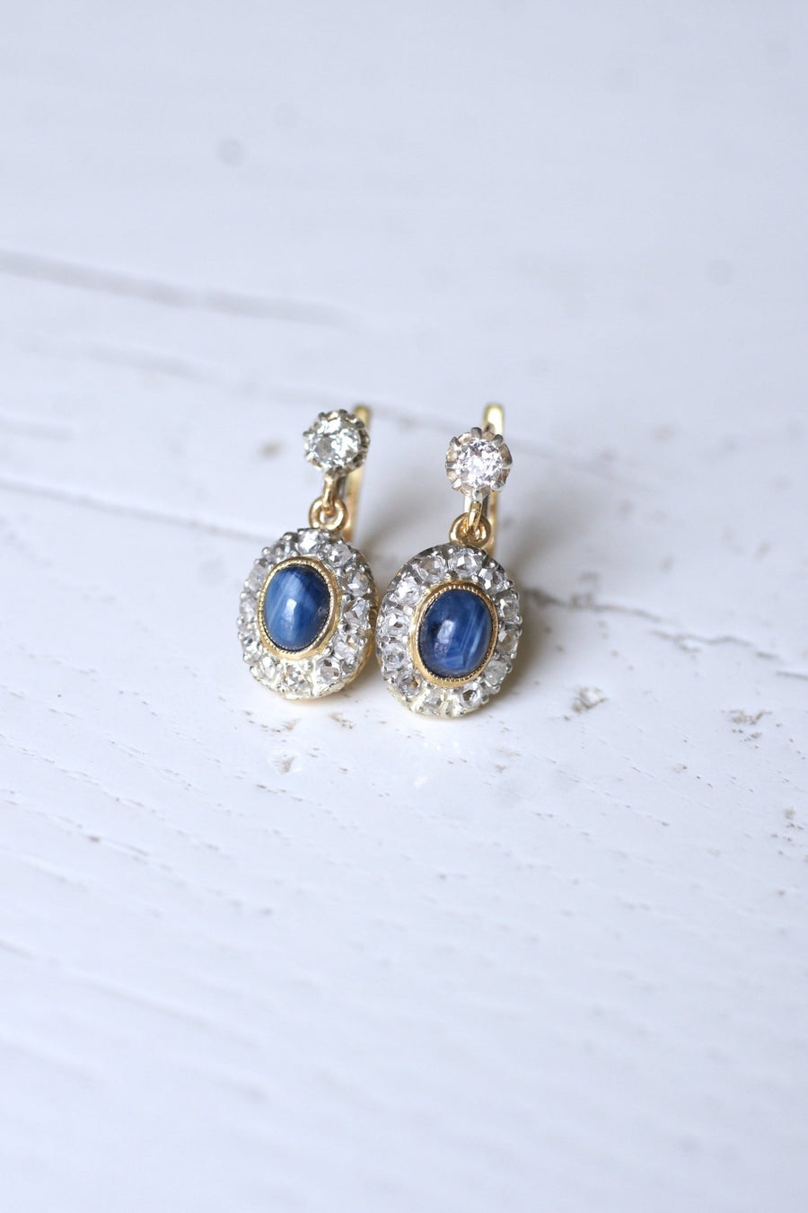 Antique gold, platinum, diamonds and star sapphires sleeper earrings - Galerie Pénélope