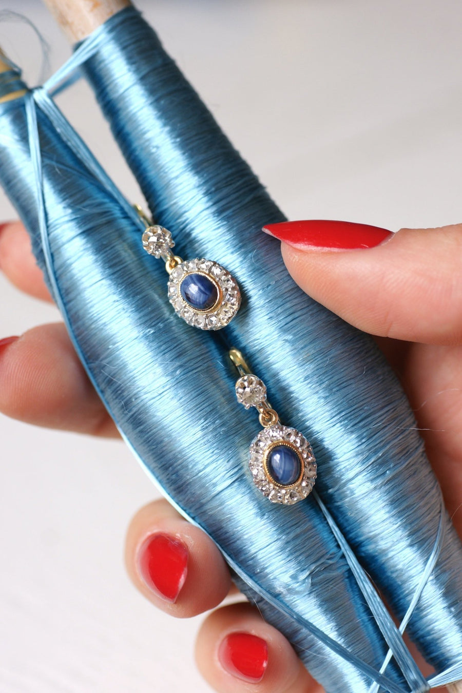 Antique gold, platinum, diamonds and star sapphires sleeper earrings - Galerie Pénélope