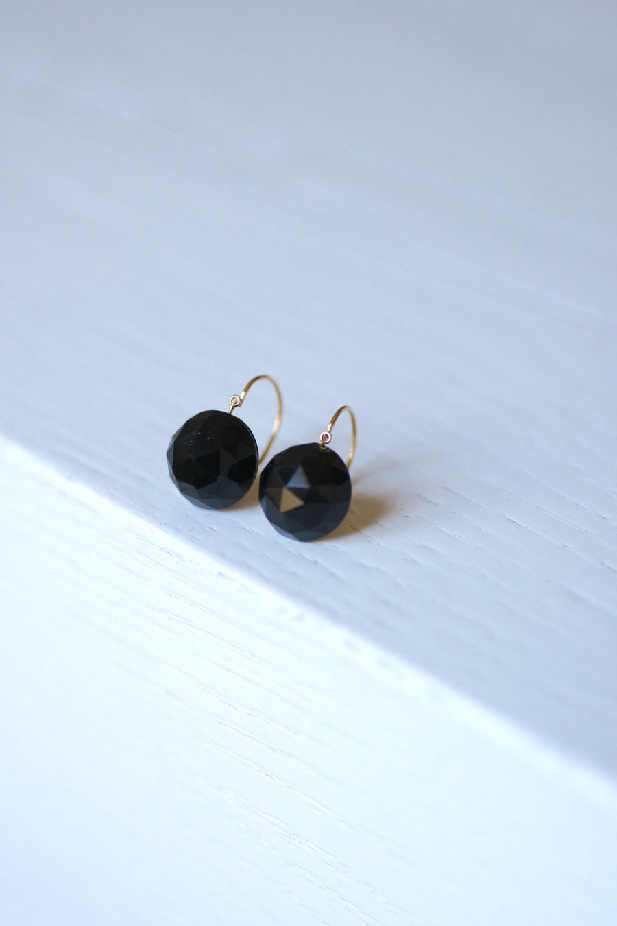Antique pink gold and facetted jet earrings - Galerie Pénélope
