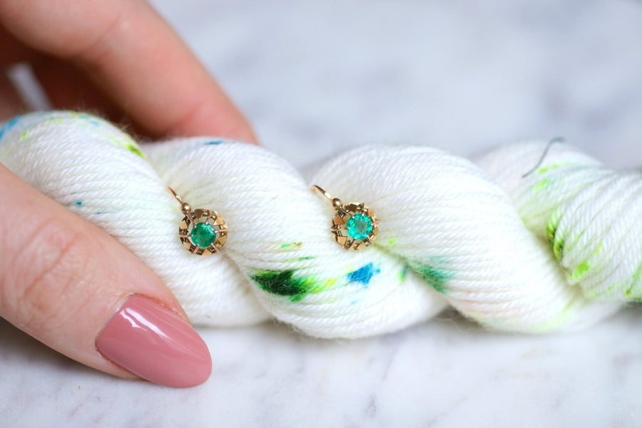 Antique pink gold and emeralds sleeper earrings - Galerie Pénélope