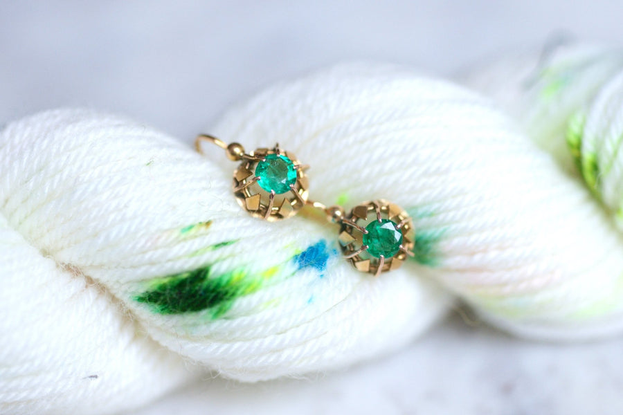 Antique pink gold and emeralds sleeper earrings - Galerie Pénélope