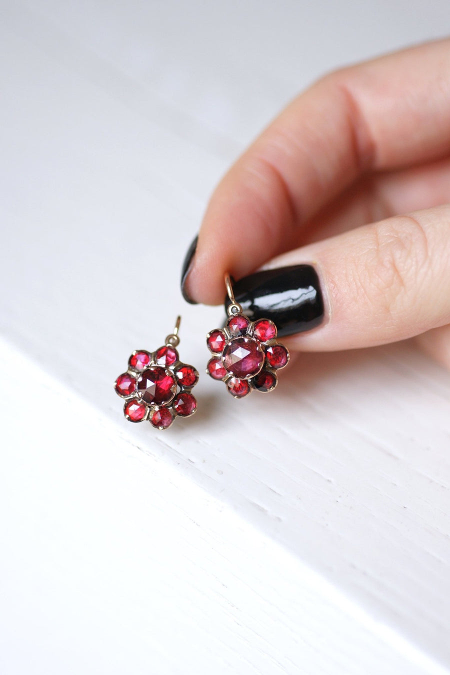Antique pink gold and garnet sleeper earrings - Galerie Pénélope