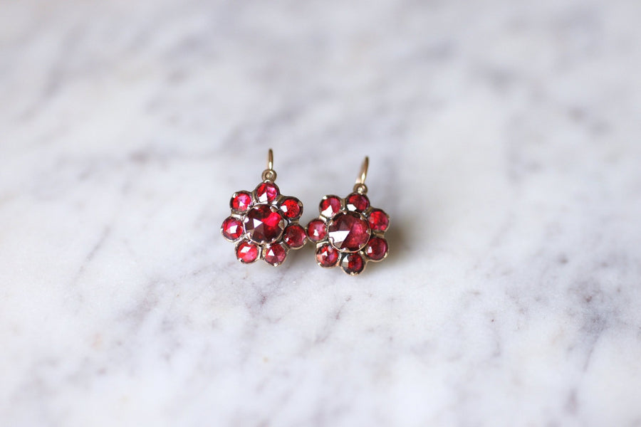 Antique pink gold and garnet sleeper earrings - Galerie Pénélope