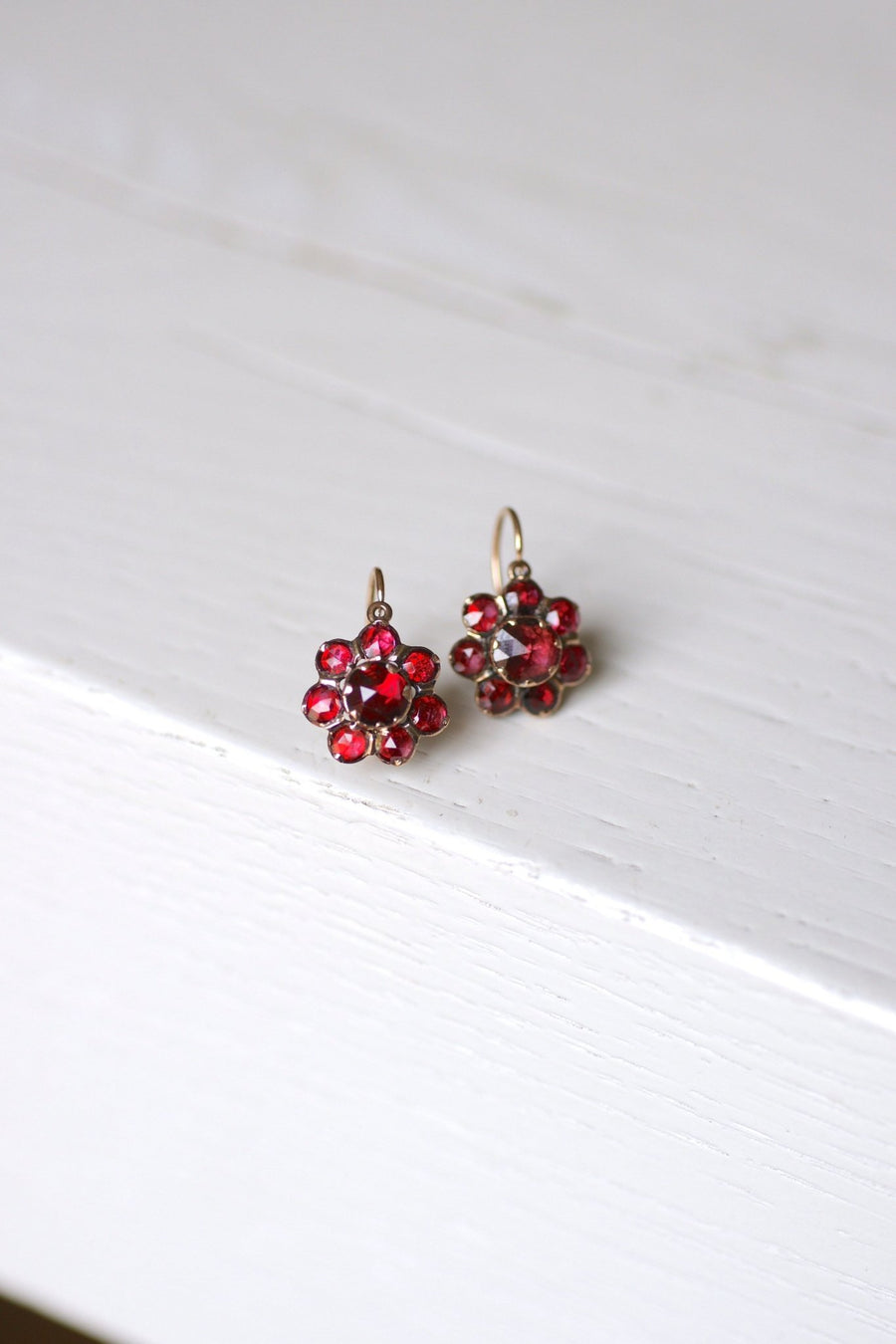 Antique pink gold and garnet sleeper earrings - Galerie Pénélope