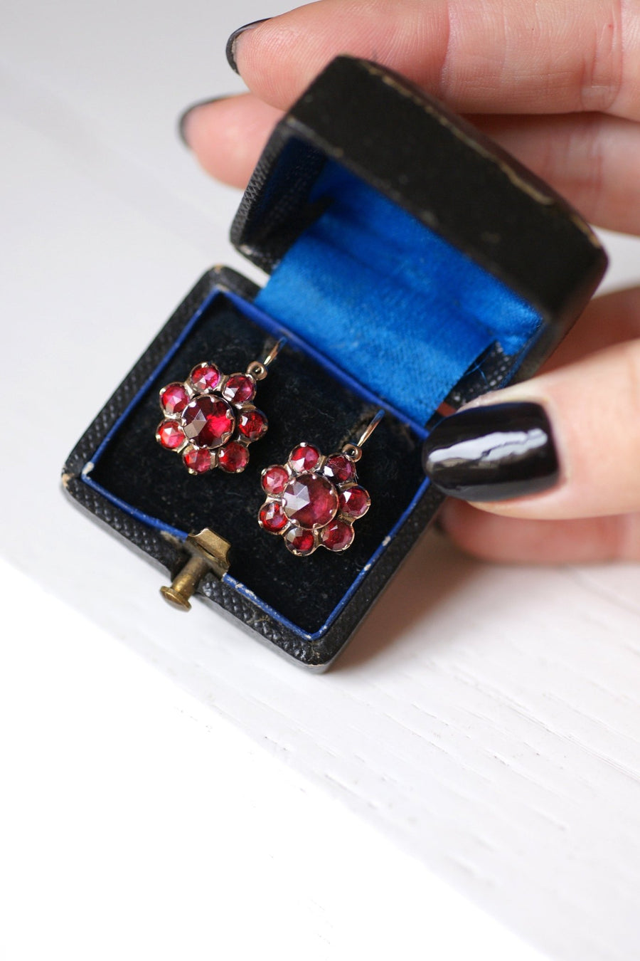Antique pink gold and garnet sleeper earrings - Galerie Pénélope