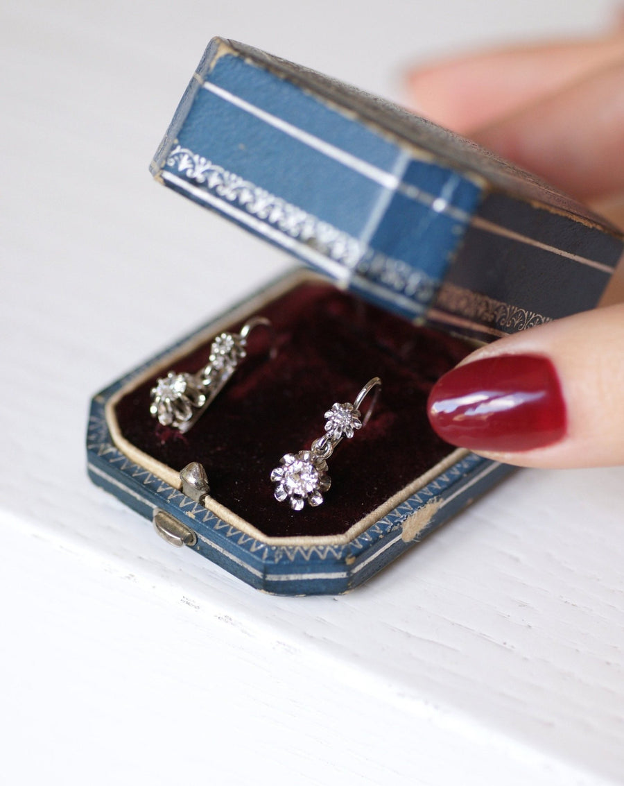 Antique Art Deco sleeper earrings in white gold, platinum and diamonds 0.50 Ct - Galerie Pénélope