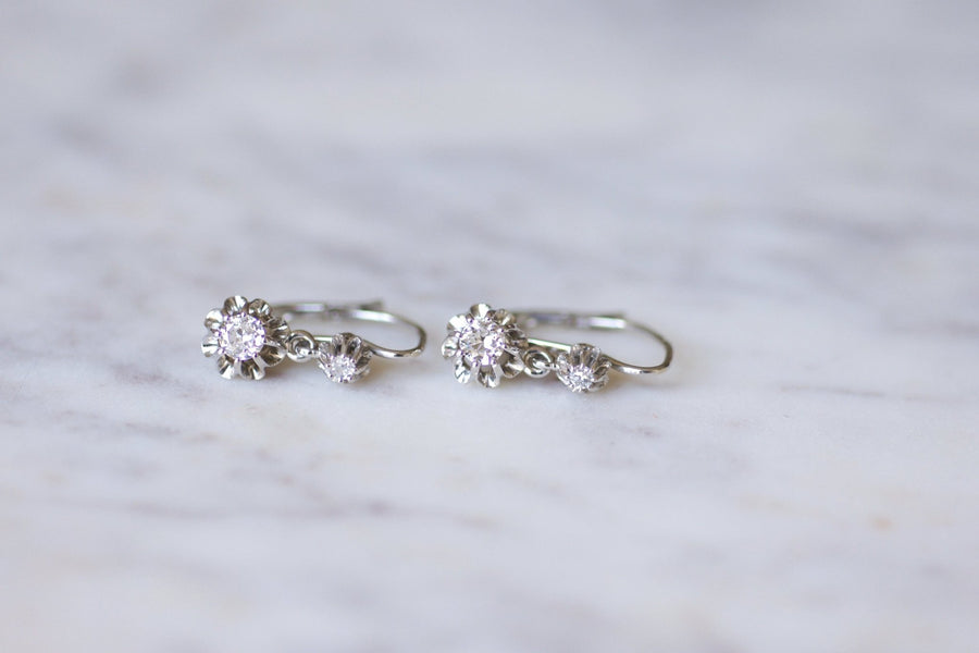 Antique Art Deco sleeper earrings in white gold, platinum and diamonds 0.50 Ct - Galerie Pénélope