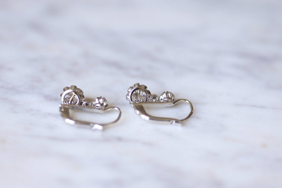 Antique Art Deco sleeper earrings in white gold, platinum and diamonds 0.50 Ct - Galerie Pénélope