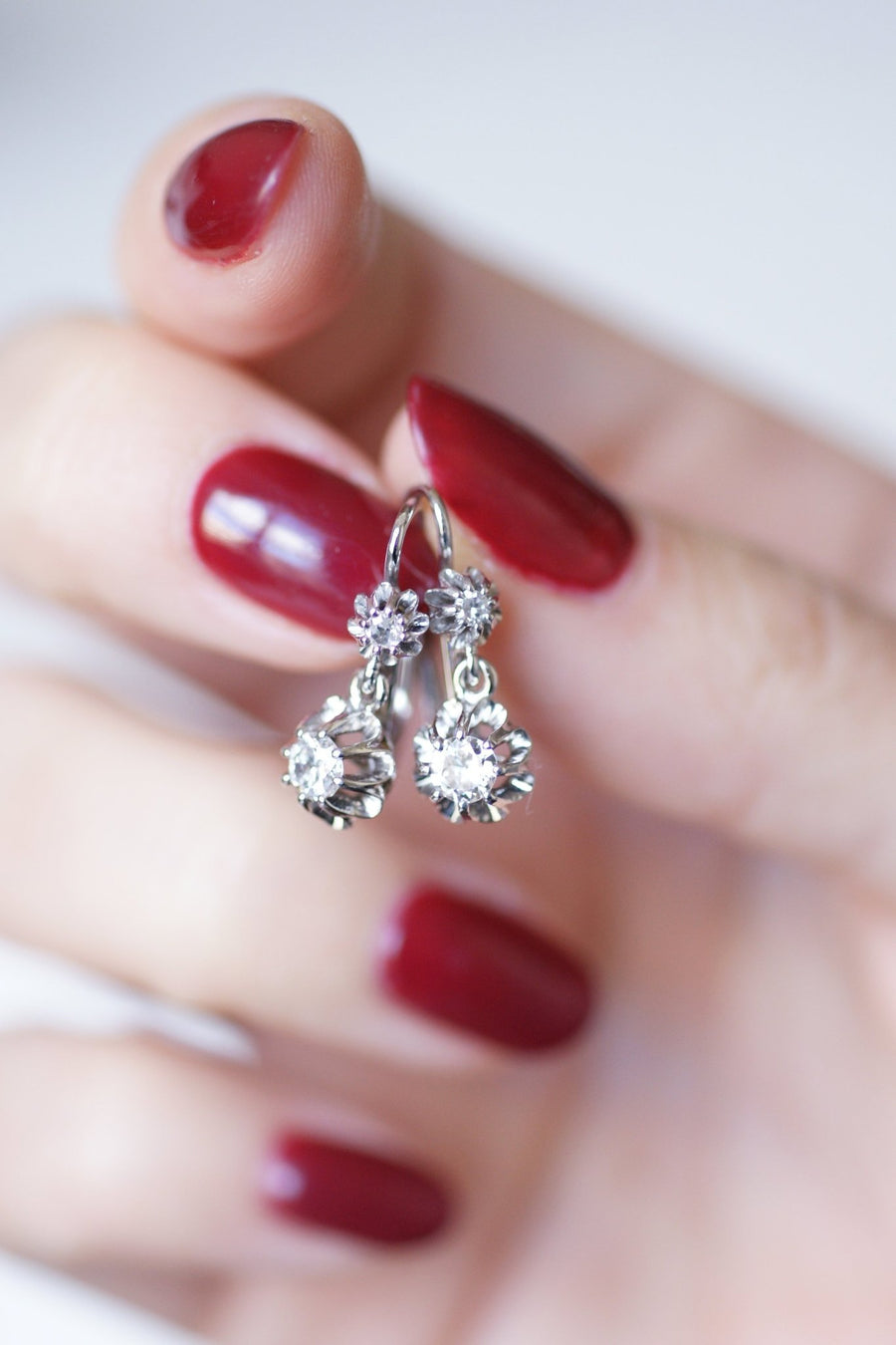 Antique Art Deco sleeper earrings in white gold, platinum and diamonds 0.50 Ct - Galerie Pénélope
