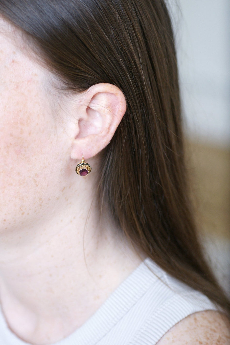 Yellow gold, enamel and garnet earrings - Galerie Pénélope